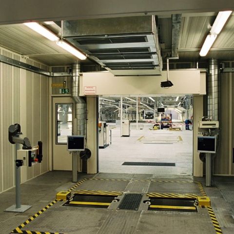 Innenansicht NVH-Rollenprüfstandkabine