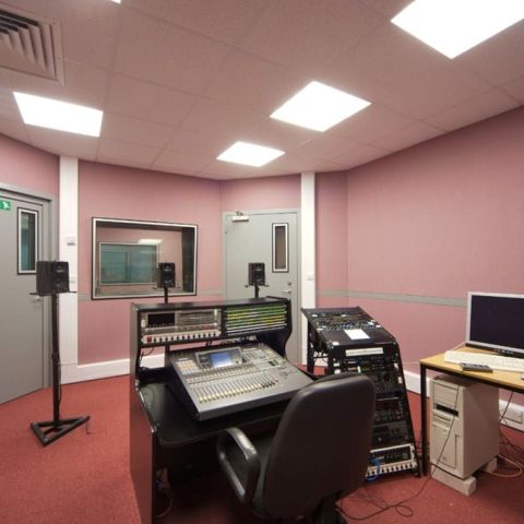 Innenansicht eines schallgedämmten Musikstudios